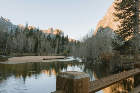 Tranquil Riverside View — 400-piece jigsaw puzzle