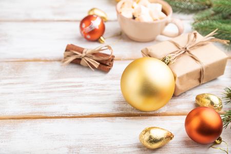 Festive Holiday Table — 200-piece jigsaw puzzle
