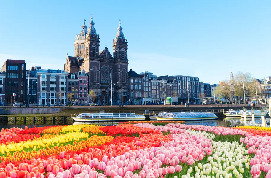 Tulip Blooms by the Canal — 150-piece jigsaw puzzle