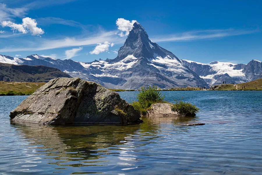 Majestic Mountain View — 100-piece jigsaw puzzle
