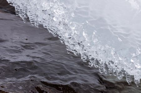 Frozen Water Elegance — 500-piece jigsaw puzzle