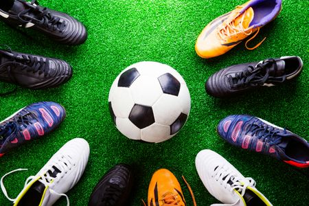 Soccer Team Circle — 200-piece jigsaw puzzle