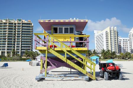 Vibrant Beach Hut — 64-piece jigsaw puzzle