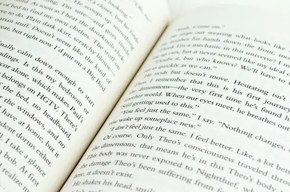 Páginas de livro aberto — quebra-cabeça de 300 peças
