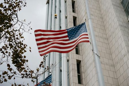Bendera Amerika berkibar — puzzle 100 potong