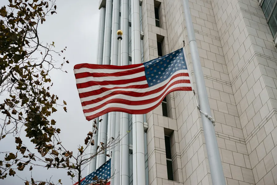Bendera Amerika berkibar — puzzle 100 potong