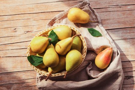 Sunny Pear Medley — 400-piece jigsaw puzzle