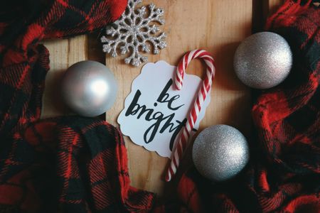 Festive Holiday Charm — 300-piece jigsaw puzzle