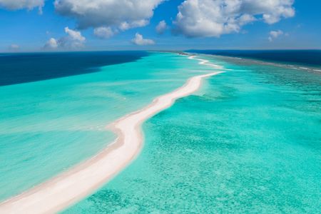 Endless Turquoise Strand — 64-piece jigsaw puzzle