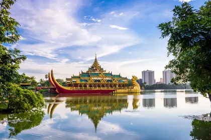 Golden Palace Reflection — 200-piece jigsaw puzzle
