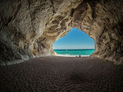 Seaside Cave View — 200-piece jigsaw puzzle