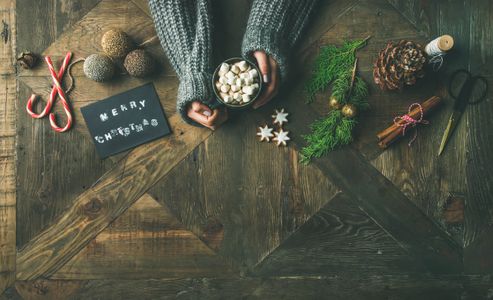 Cozy Christmas Arrangement — 300-piece jigsaw puzzle