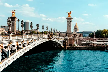 Elegance Over the Seine — 400-piece jigsaw puzzle