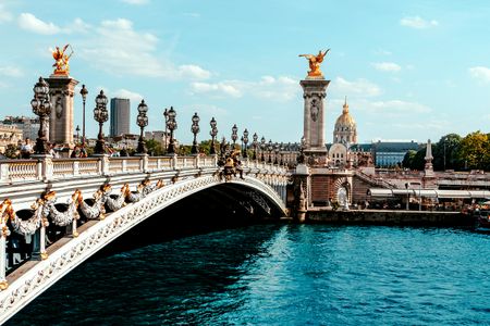 Elegance Over the Seine — 400-piece jigsaw puzzle