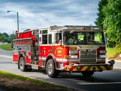 Brave Red Engine — 300-piece jigsaw puzzle