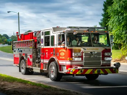 Brave Red Engine — 300-piece jigsaw puzzle