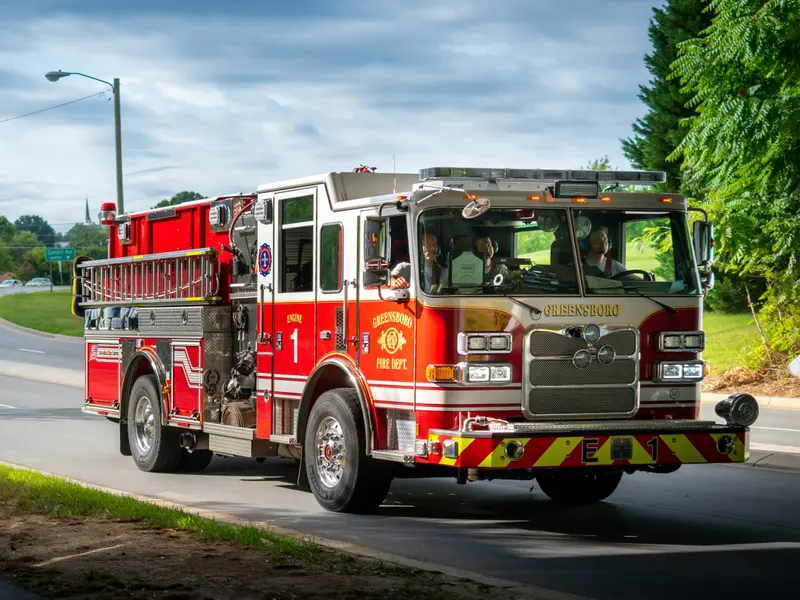 Brave Red Engine — 300-piece jigsaw puzzle