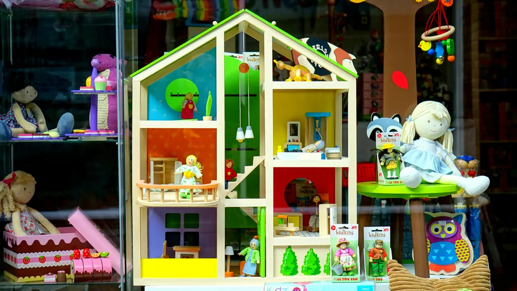 Charming Dollhouse Display — 200-piece jigsaw puzzle