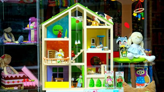 Charming Dollhouse Display — 200-piece jigsaw puzzle