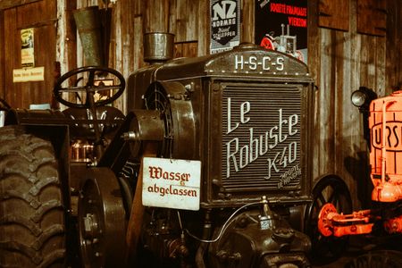 Vintage Tractor Display — 500-piece jigsaw puzzle