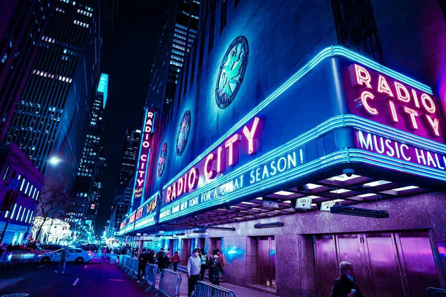Neon Night Vibes — 400-piece jigsaw puzzle