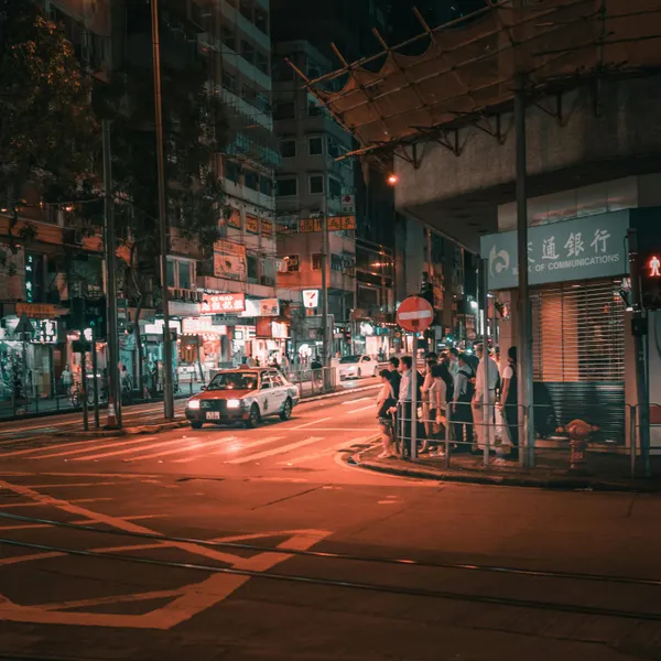 Vie nocturne dans les rues de la ville — puzzle de 200 pièces