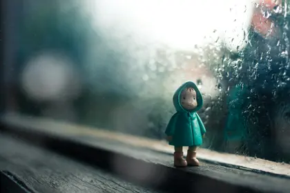 Lonely Raindrop Reflection — 400-piece jigsaw puzzle