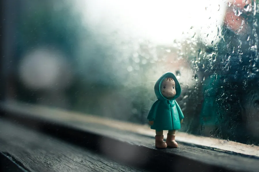 Lonely Raindrop Reflection — 400-piece jigsaw puzzle