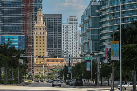 Downtown Architecture Contrast — 300-piece jigsaw puzzle