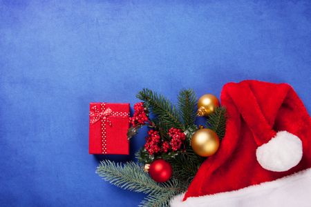 Festive Holiday Arrangement — 400-piece jigsaw puzzle