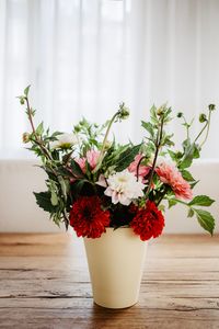 Vibrant Floral Arrangement — 200-piece jigsaw puzzle