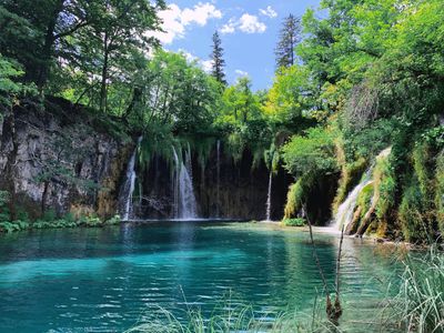 Tranquil Waterfall Haven — 100-piece jigsaw puzzle