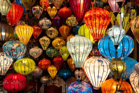 Vibrant Lantern Display — 500-piece jigsaw puzzle