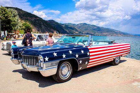 Classic Car By The Sea — 400-piece jigsaw puzzle