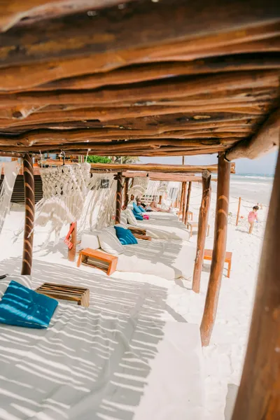 Beachside Cabana Bliss — 400-piece jigsaw puzzle