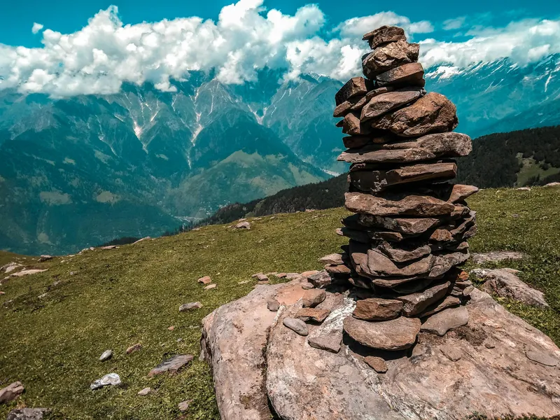 Vista del cairn di montagna — puzzle da 300 pezzi