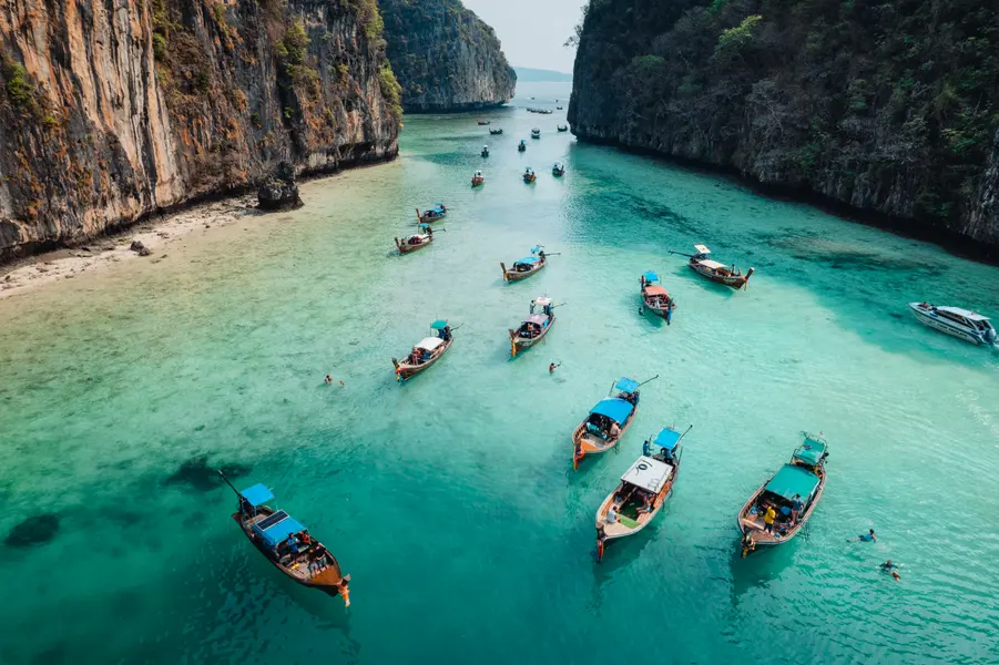 Serene Lagoon Boats — 500-piece jigsaw puzzle