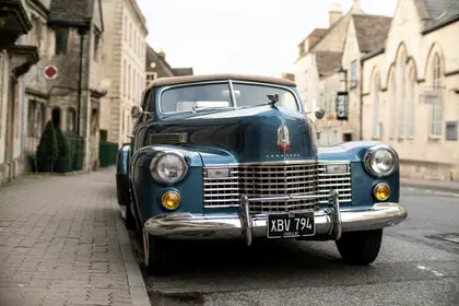 Vintage Cadillac Charm — 200-piece jigsaw puzzle