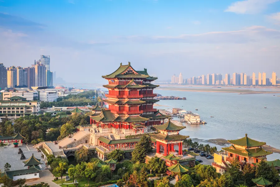 Pagoda Overlooking The River — 200-piece jigsaw puzzle