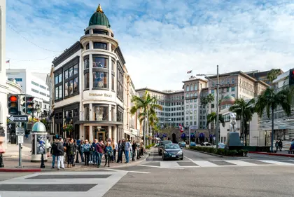 Bustling Beverly Hills — 100-piece jigsaw puzzle
