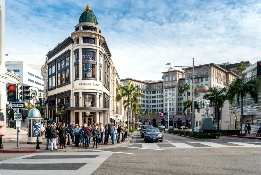 Bustling Beverly Hills — 100-piece jigsaw puzzle