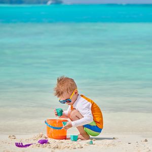 Beachside Playtime — 500-piece jigsaw puzzle