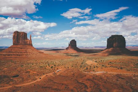 Monument Valley Majesty — 400-piece jigsaw puzzle
