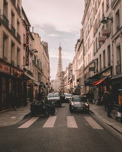 Parisian Street Scene — 300-piece jigsaw puzzle