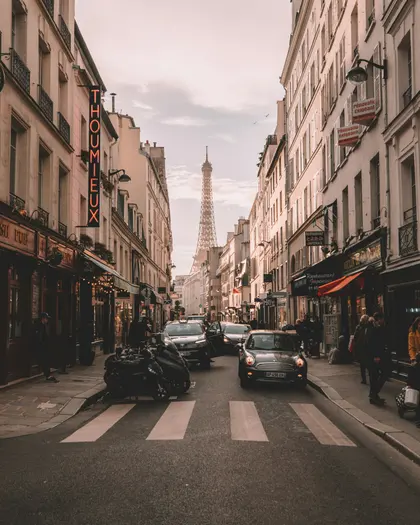 Parisian Street Scene — 300-piece jigsaw puzzle