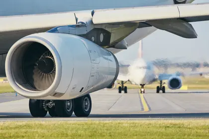 Airplane on Runway — 500-piece jigsaw puzzle