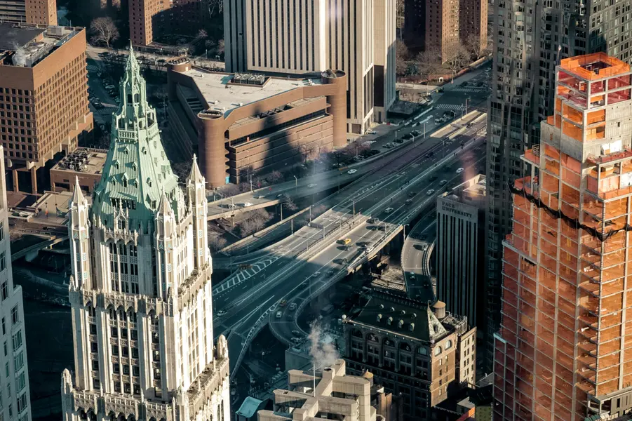Urban Skyline Contrast — 150-piece jigsaw puzzle
