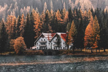 Autumn Lakeside Retreat — 500-piece jigsaw puzzle
