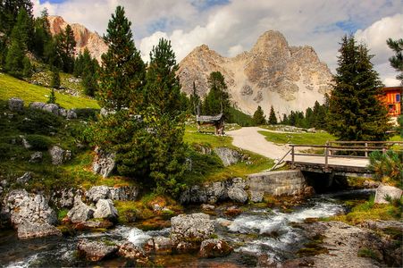 Mountain Stream Serenity — 200-piece jigsaw puzzle