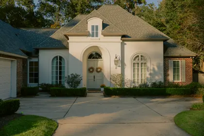 Charming Suburban Home — 300-piece jigsaw puzzle